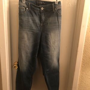 Torrid Skinny jeans light wash open hem NWOT